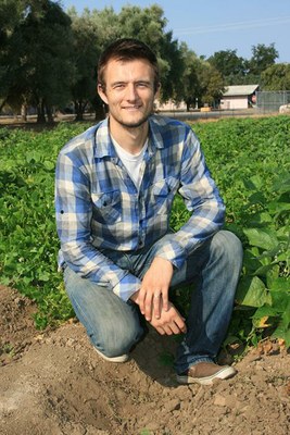 UC Davis Ph.D. student Travis Parker is helping breed bean varieties that can flourish in organic systems. (Bob Johnson/Ag Alert)