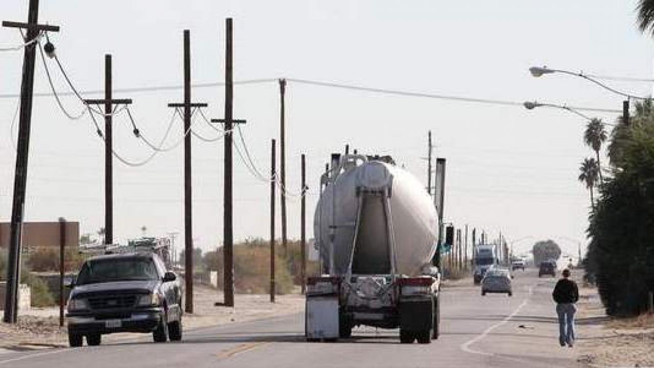 Traffic moves along Highway 111 in Thermal, Calif. (photo: Jay Calderon, The Desert Sun)